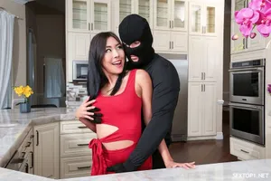 Siêu phẩm con gái để bố dượng nắc mỗi ngày vì mong muốn má hạnh phúc