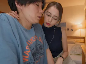 Gái bán dâm thỏa mãn cơn nứng lồn cùng con cặc cứng