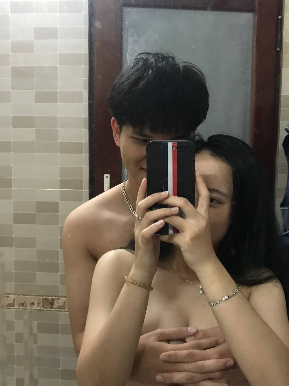Con dâu vú đẹp ngày nào cũng phải ngửa lồn cho bố địt